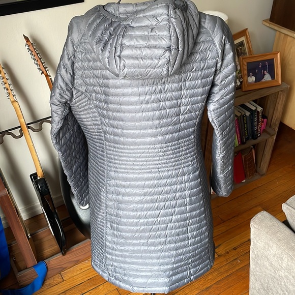 LL Bean ultralight 850 down sweater coat Packs into its own pocket! - Picture 5 of 7